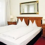 Daniels Hotel