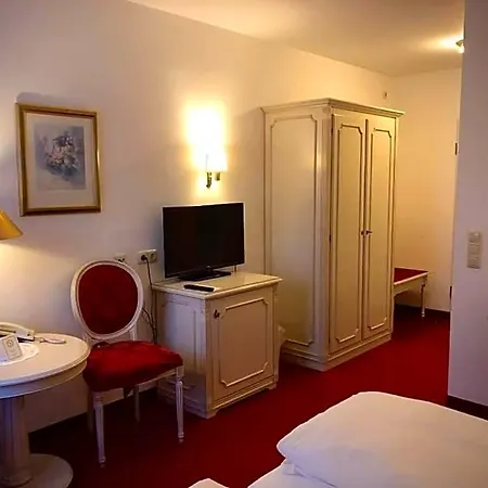 Daniels Hotel 3*