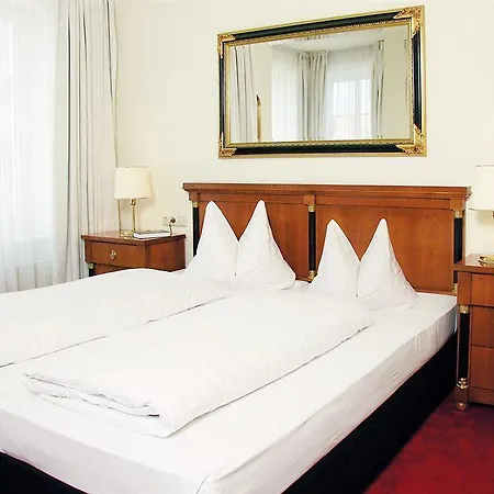 Daniels Hotel