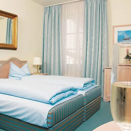 Daniels Hotel 3*